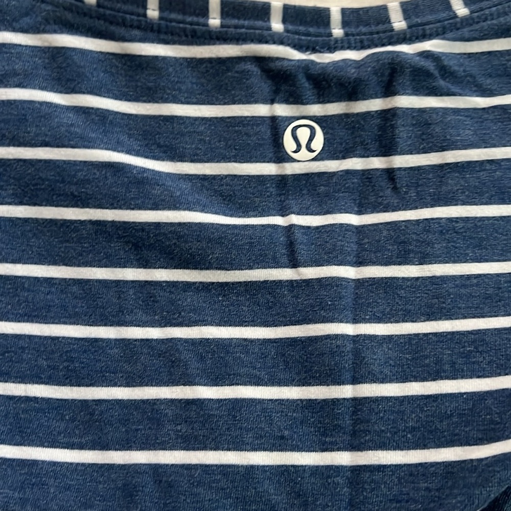 Lululemon weekend Long Sleeve Shirt - Picture 4 of 7